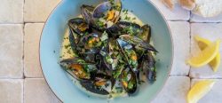 spicy mussels with coconut