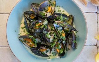 spicy mussels with coconut