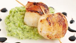 Scallops with pancetta and pea puree